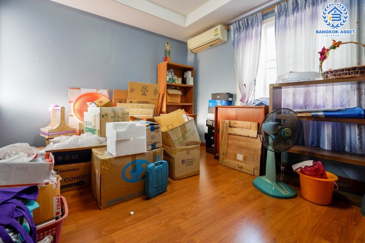 *****บ้านเดี่ยวมือสองย่านนนทบุรี ม.โฮมเพลสเดอะพาร์ค รัตนาธิเบศร์ เนื้อที่กว้าง 52 ตร.ว. ฟังก์ชัน 3 ห้องนอน 2 ห้องน้ำ ที่จอดรถ 2 คัน บ้านพร้อมอยู่ แถมฟรีเฟอร์นิเจอร์แบบจัดเต็ม! โครงการตั้งบนทำเลเดินทางสะดวก ใกล้รถไฟฟ้าสายสีม่วง "สถานีบางพลู" และทางด่วน "กาญจนาภิเษก" จองเลย!